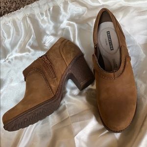 Like new! Clark’s Collection